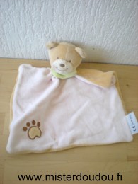 Doudou Ours Amtoys Rose dessus beige dessous foulard vert Très bon état général mais une légère trace beige sur le rose devant