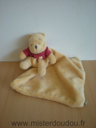 Doudou Ours Disney Winnie avec mouchoir jaune 