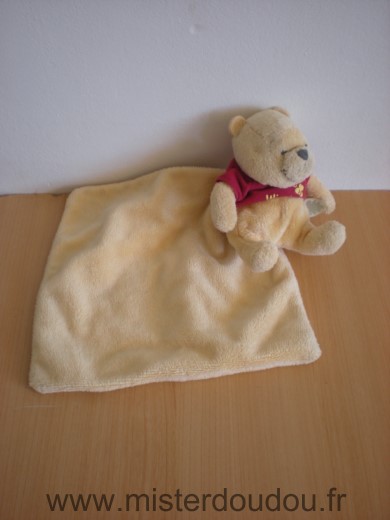 Doudou Ours Disney Winnie avec mouchoir jaune 