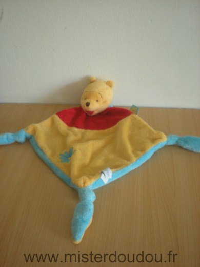 Doudou Ours Disney Winnie losange rouge jaune bleu etoile bleue 