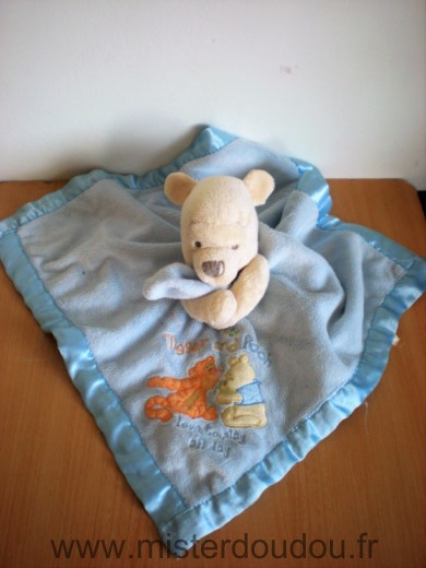 Doudou Ours Disney Winnie the pooh couverture bleue liseret satin bleu personnages winnie tigrou 