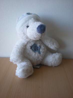 Doudou Ours Gipsy Blanc bonnet bleu poisson bleu 