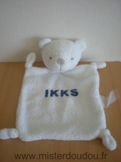 Doudou Ours Ikks Blanc ikks bleu 