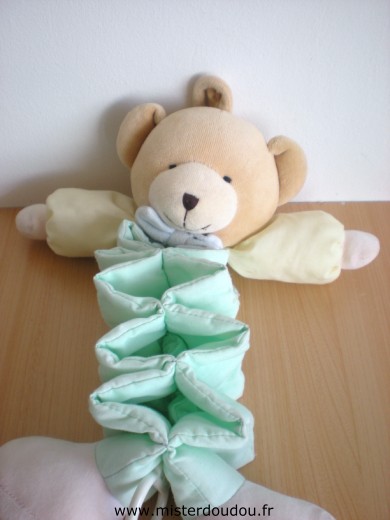 Doudou Ours Luckson Vert jaune rose Bon état général mais quelques traces ne sont pas parties au lavage