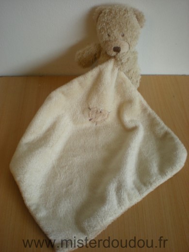 Doudou Ours Plushies Beige mouchoir ecru dessus beige dessous avec coeur 