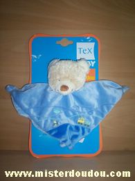 Doudou Ours Tex Bleu (clair et foncé), avec la tête beige Sur le devant, plusieurs motifs sont brodés (train, cubes, nuages, lignes)