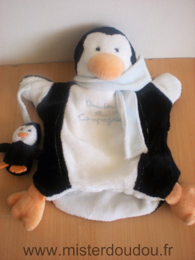 Doudou Pingouin Doudou et compagnie Blanc noir echarpe bleue 
