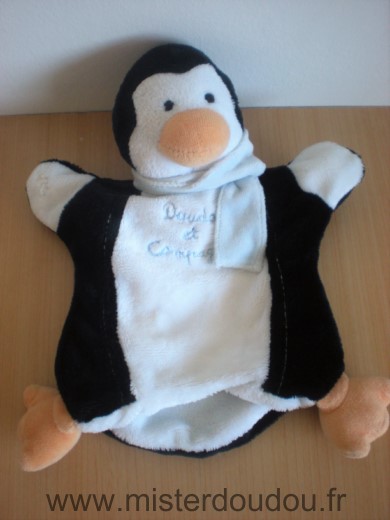 Doudou Pingouin Doudou et compagnie Noir blanc echarpe bleue Tres bon etat mais n a plus le bebe pingouin accroche a sa main
