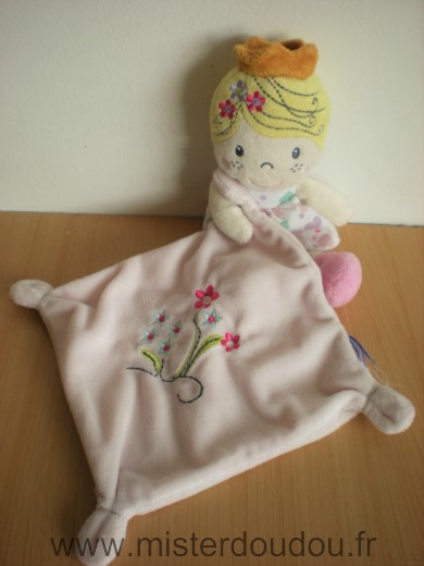 Doudou Poupée Casino Fille reine robe mouchoir rose avec fleurs 