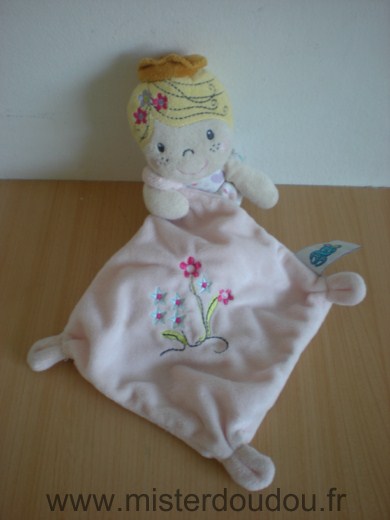 Doudou Poupée Casino Fille reine robe rose mouchoir rose avec fleurs 