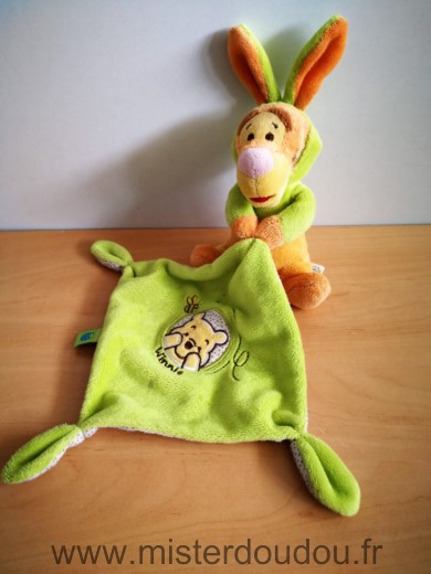 Doudou Tigre Disney Deguise en lapi vert mouchoir vert tete winnie 