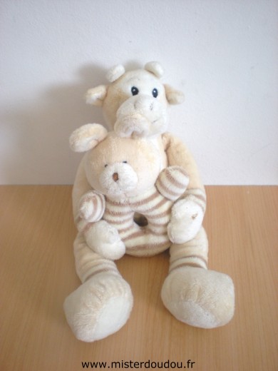 Doudou Vache Ajena Beige ecru avec hochet lapin dans les main 