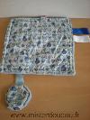 Carre-Les-nounours-d-eve-Bleu-motifs-poires-dessus-bleu-uni-dessous