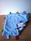 Carre-0-Bleu-velour-dessus-et-tissus-blanc-motifs-voitures-dessous