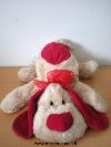 Chien-0-Beige-oreilles-rouges-coeur-rouge