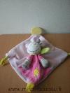 Girafe-0-Rose-avec-un-motif-petit-poussin