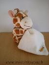 Girafe-Baby-nat-Ecru-taches-marron-mouchoir-blanc