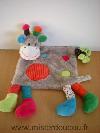 Girafe-Nicotoy-Gris-rond-orange-vert-bleu-rouge-echarpe-multicolore