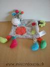 Girafe-Nicotoy-Zoe-gris-points-multicolores-echarpe-rayee-multicolore