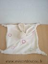 Lapin-0-Blanc-ronds-rouge-vert-rose