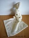 Lapin-Baby-nat-Ecru-mouchoir-ecru-Billes-noires-pour-les-yeux