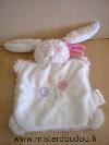 Lapin-Bengy-Beige-ecru-ruban-rose-fleurs-brodees