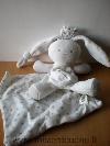 Lapin-Berlingot-Blanc-gris-roi-couronne-mouchoir