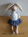 Lapin-Bout-chou-Blanc-points-bleu-jupe-jeans