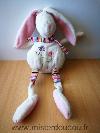 Lapin-Cp-international-Blanc-rose-echarpe-rayee-fleurs