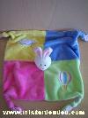 Lapin-Gipsy-Vert-rose-jaune-bleu-Avec-brode-un-nuage-et-une-mongolfiere

(etiquette-coupee)