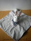 Lapin-Ikea-Raye-marron-blanc-foulard-bleu