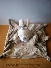 Lapin-Nicotoy-Beige-broderie-lapin-coeur-abc