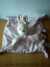 Lapin-Nicotoy-Simba-rose-rayures-beiges-attache-tetine-motif-lapin