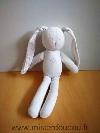 Lapin-Petit-bateau-Blanc-petit-bebe-Legere-trace-sur-le-bras