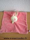 Lapin-Tex-Rose-echarpe-verte-Tissus-un-peu-use-dans-un-coin