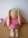 Lapin-Trousselier-Tissus-eponge-beige-chemise-vichy-rouge-tenant-doudou-lapin-feutrine-marron