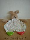 Lapin-0-Beige-blanc-motifs-geometriques-anneau-dentition