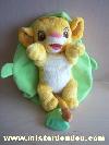 Lion-Disney-Lion-jaune-sur-feuille-verte-Lion-simba-le-roi-lion

attache-velcro-pour-fermer-la-feuille-devant