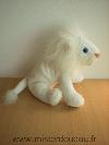 Lion-Peluches-du-monde-Blanc-yeux-bleu