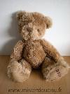 Ours-Burberry-Peluche-beige-2010-sous-la-patte