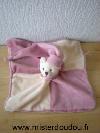 Ours-Plush4you-Beige-rose-bonnet-rose--tissus-blanc-dessous